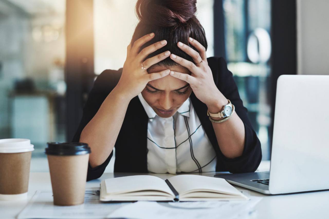 Stress continuo e stanchezza mentale: i segnali del corpo