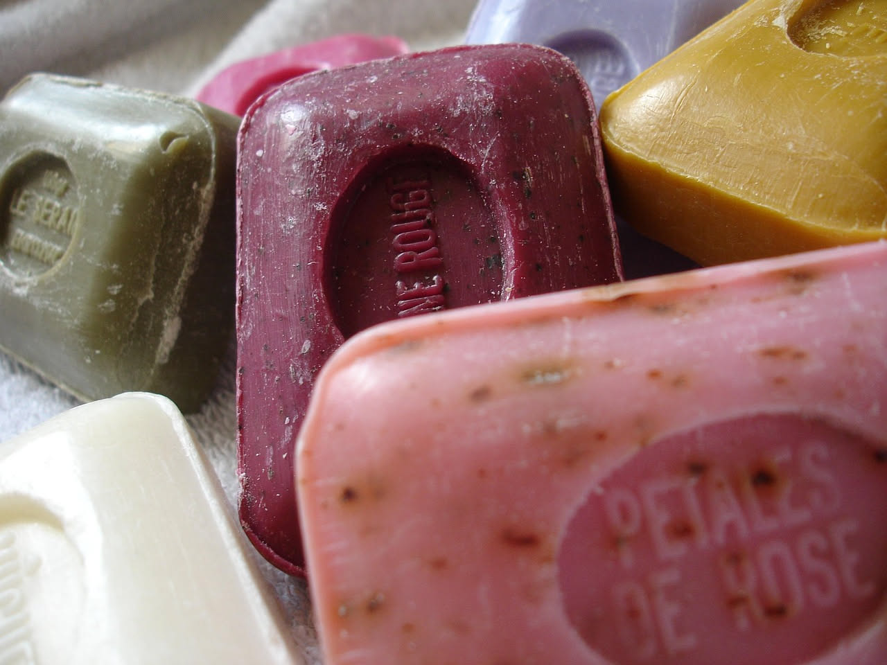 Sapone fatto in casa negli anni Cinquanta: la ricetta delle massaie