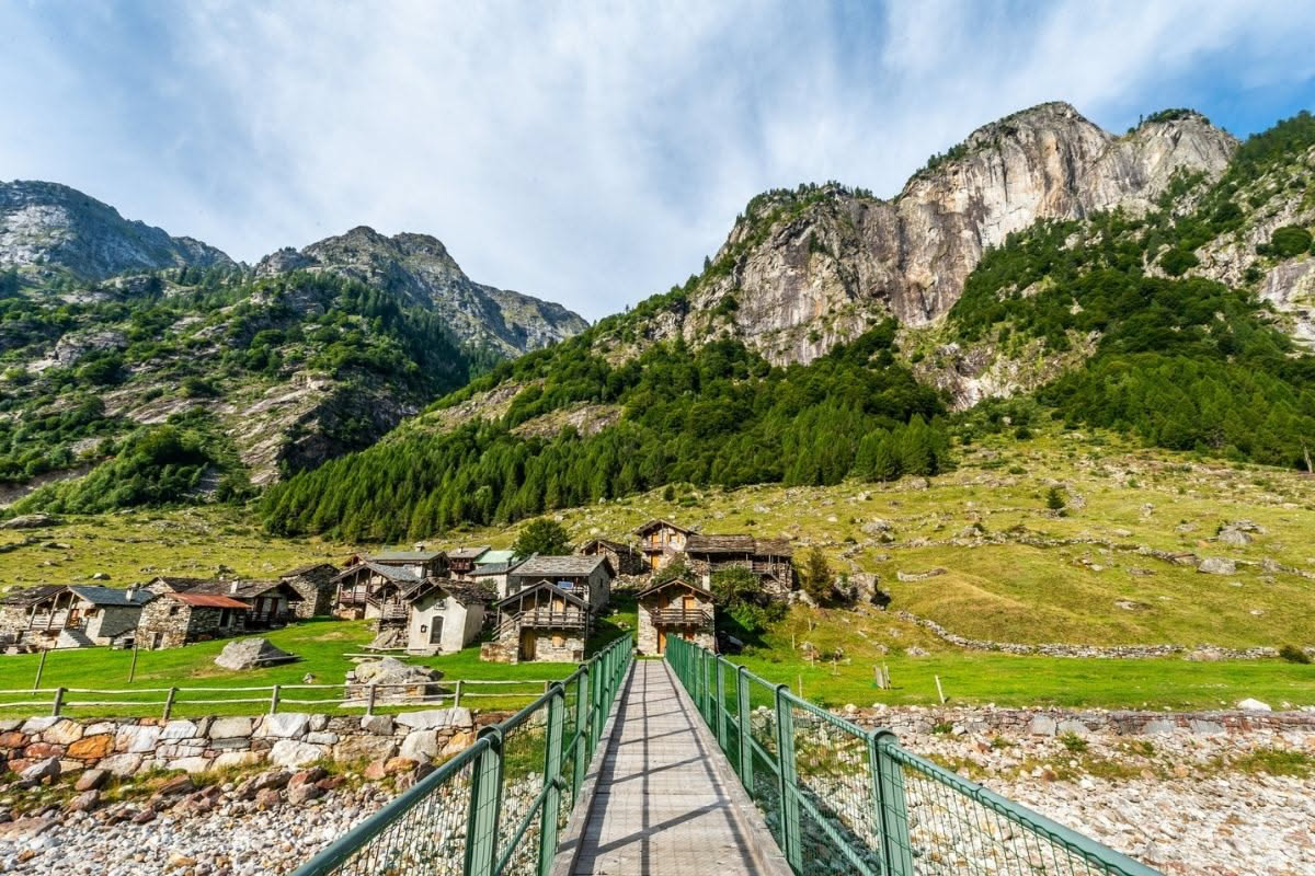 Valle Camonica: borghi tra rocce incise e case di pietra