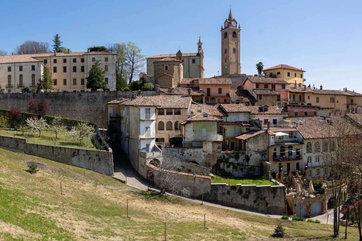 Dozza: il borgo dei murali nel cuore dell'Emilia