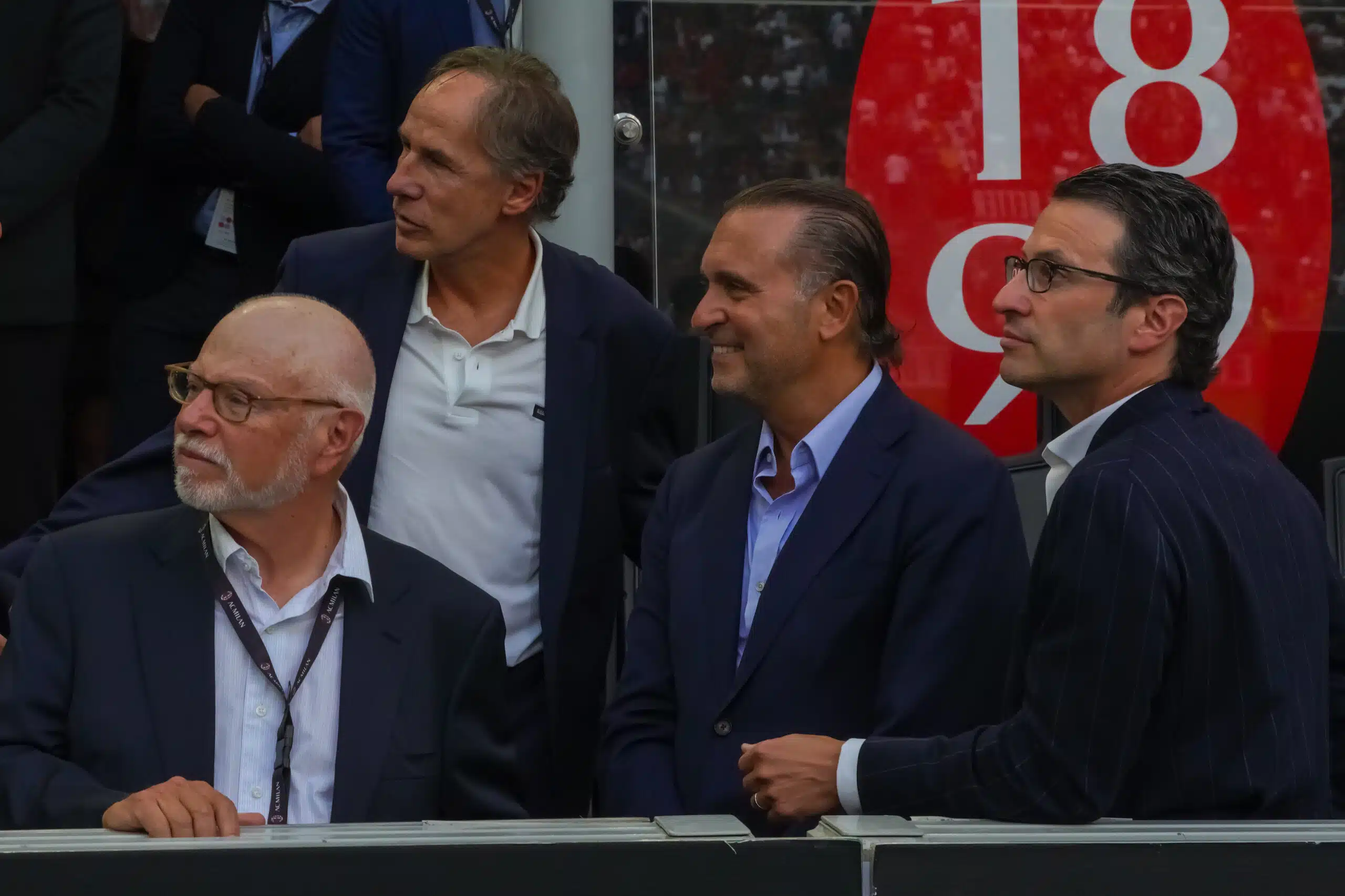 La dirigenza del Milan, tra i quali il presidente Gerry cardinale e il vicepresidente Franco Baresi @livephotosport