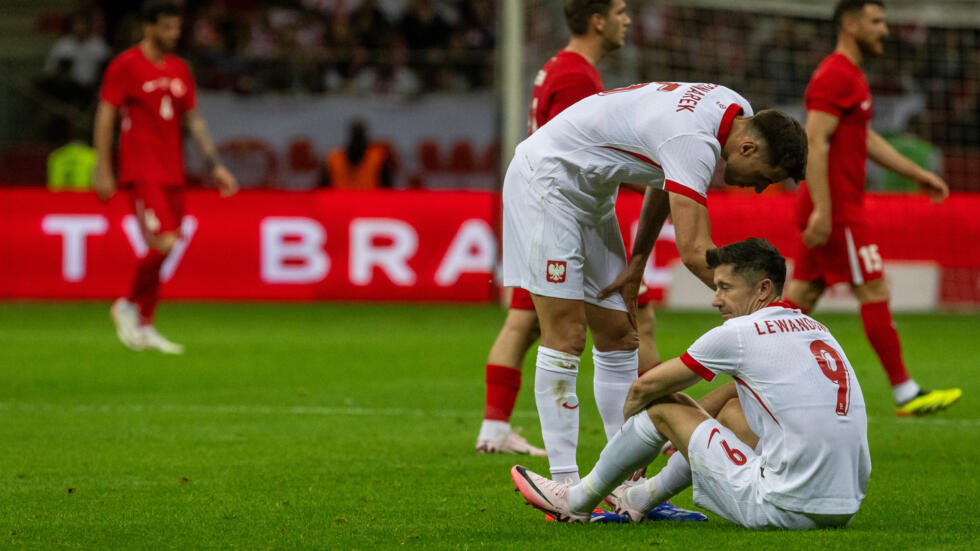 Olanda a valanga 4-0, Polonia vincente sulla Turchia: ansia per Lewandowski😨