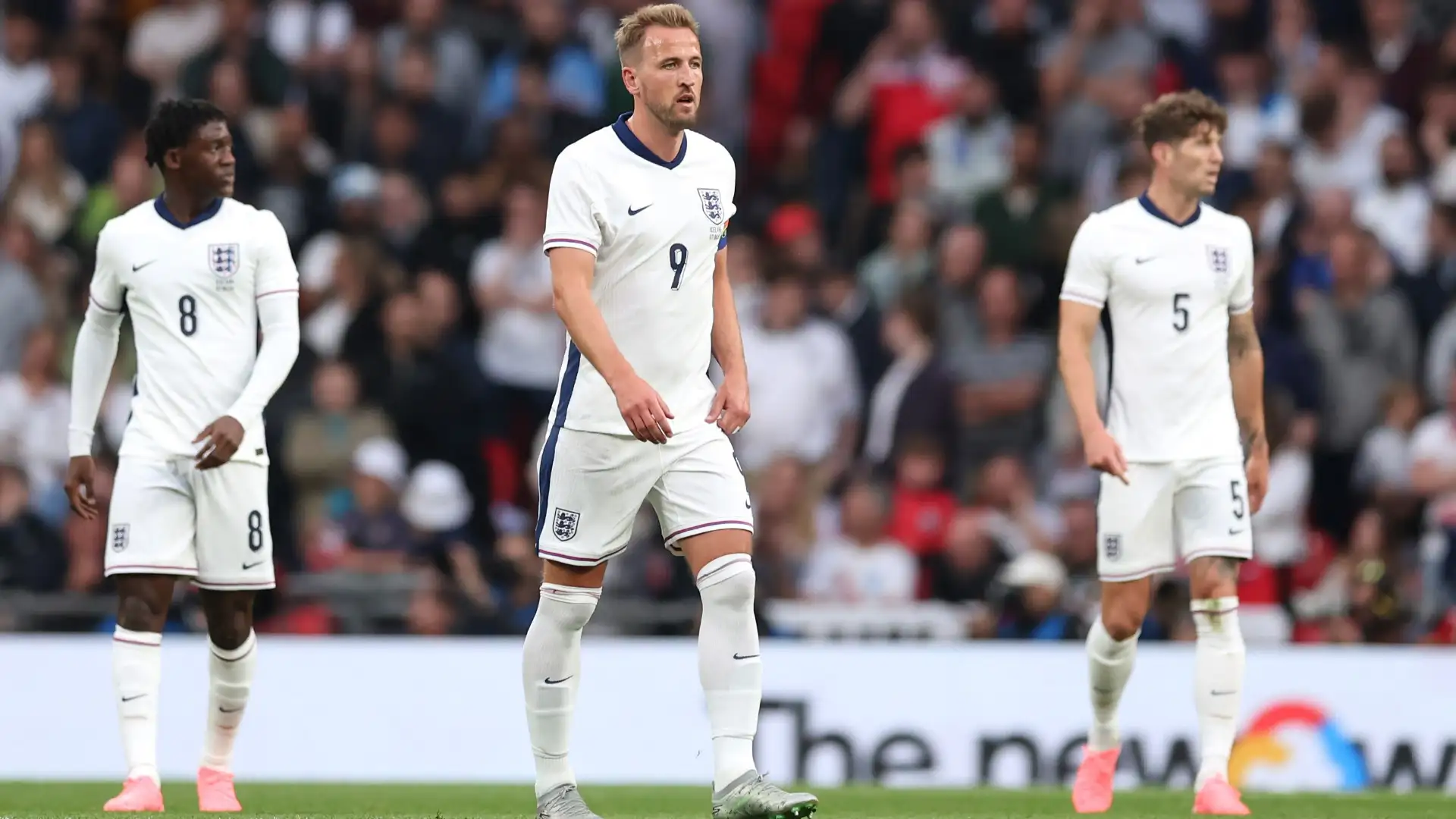 Inghilterra sconfitta dall'Islanda a Wembley, i tifosi rumoreggiano