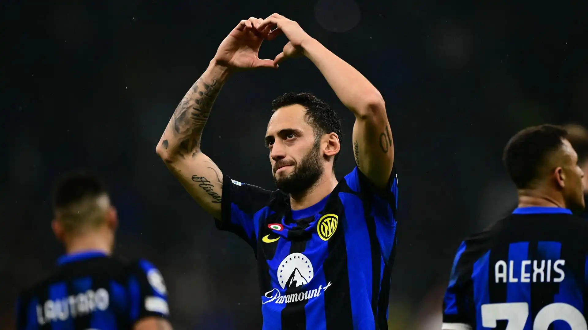 Calhanoglu giura amore all'Inter: decisive le chiamate dei compagni