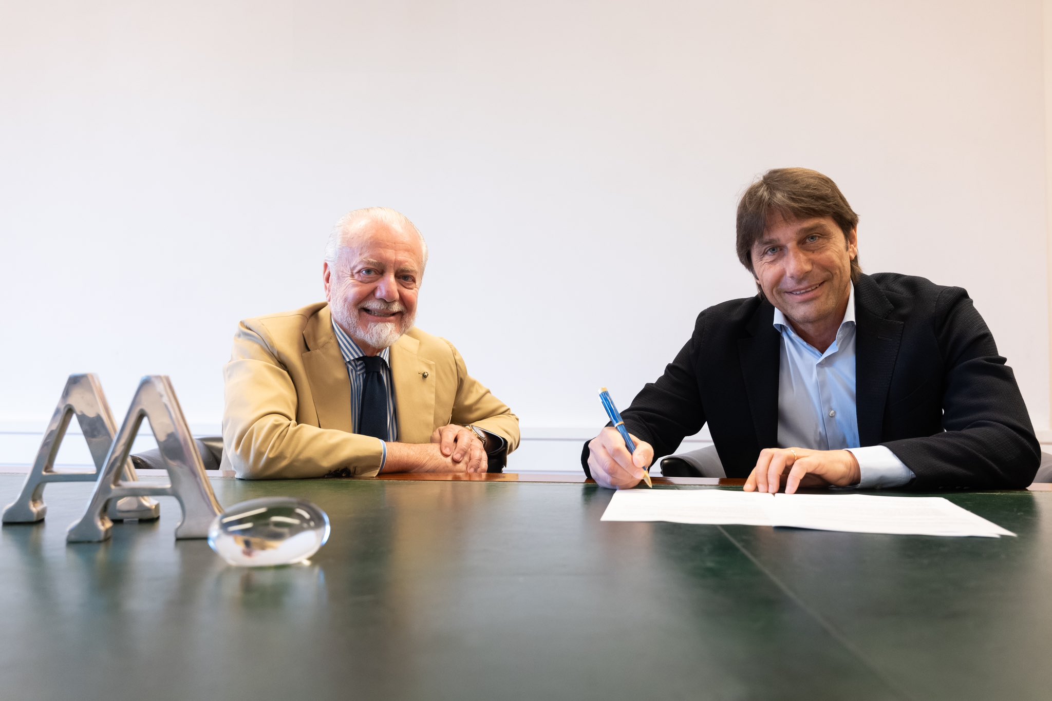 Napoli, UFFICIALE: Antonio Conte è il nuovo allenatore