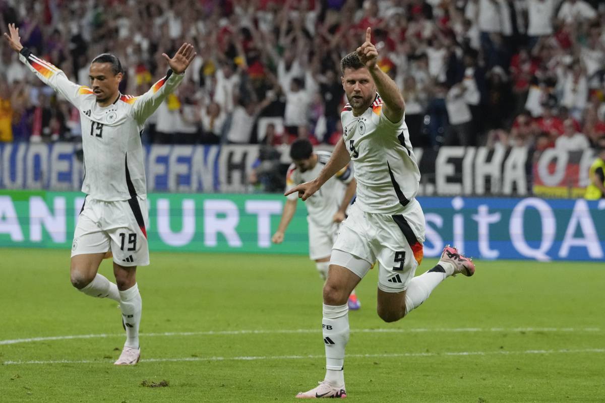 Fullkrug salva la Germania, Svizzera seconda: l'Italia prende appunti