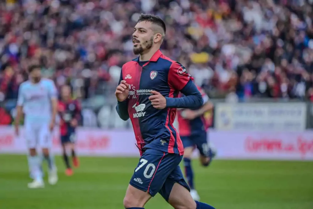 Gaetano con la maglia del Cagliari