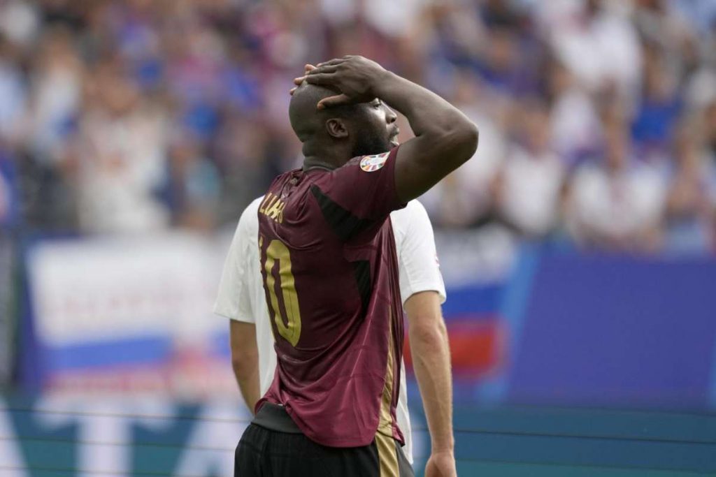 Belgio, serata storta per Lukaku: il chip nel pallone annulla il gol
