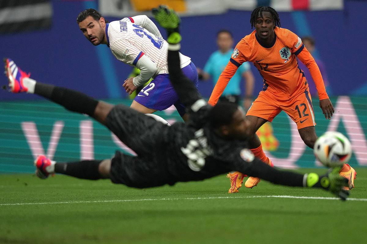 Olanda-Francia 0-0, Xavi Simons sfortunato: Griezmann perde lucidità, Maignan salva tutto
