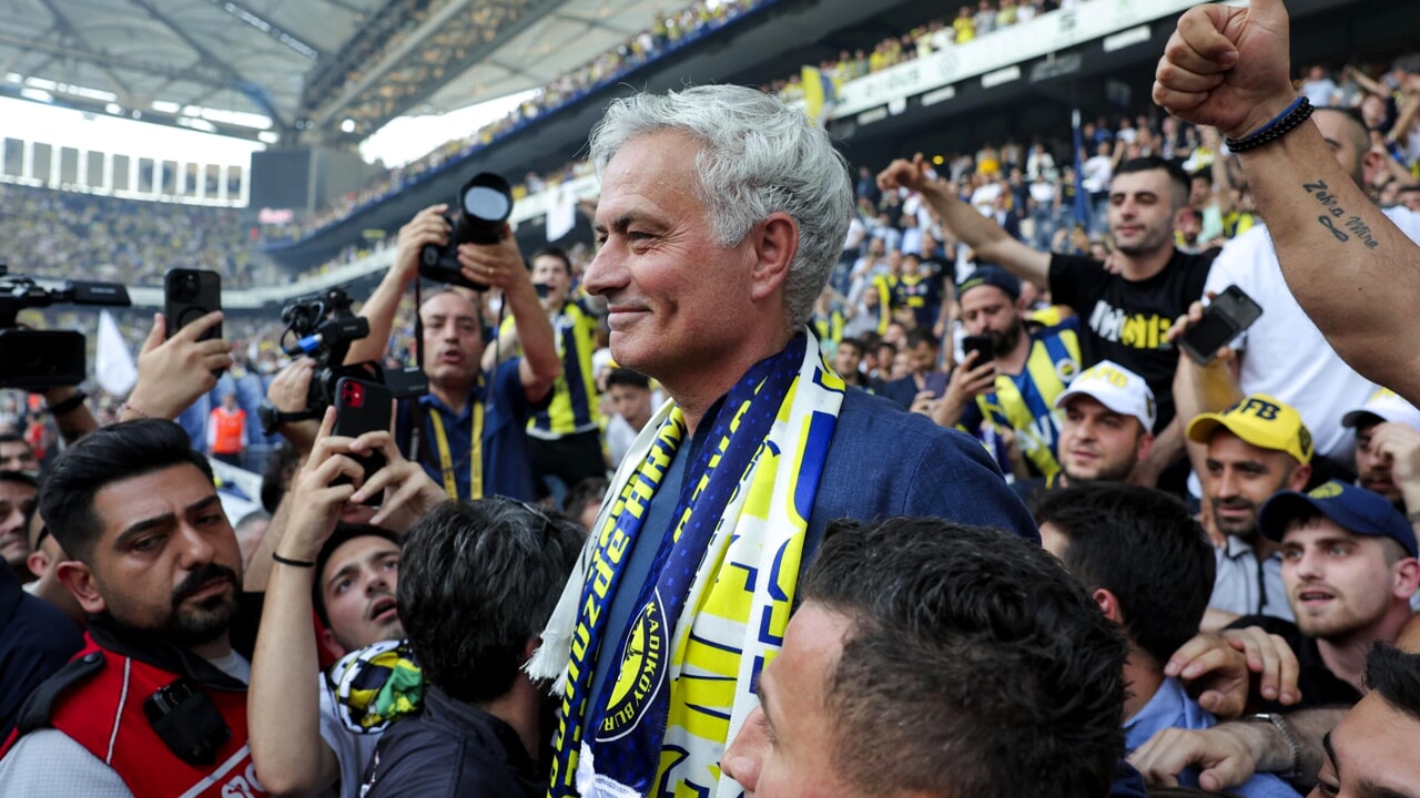 Mourinho Si Presenta al Fenerbahce: "Nessun Interesse per i Giocatori della Roma"