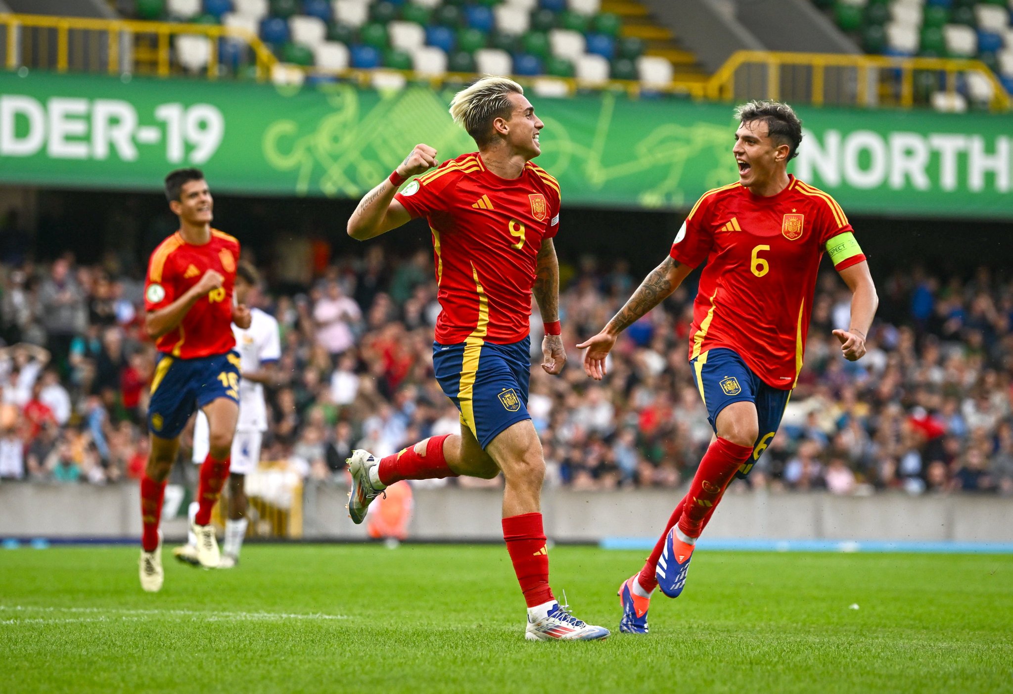 Iker Bravo con la maglia della Spagna