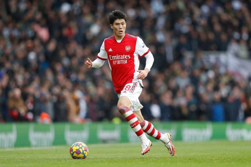 Tomiyasu con la maglia dell'Arsenal