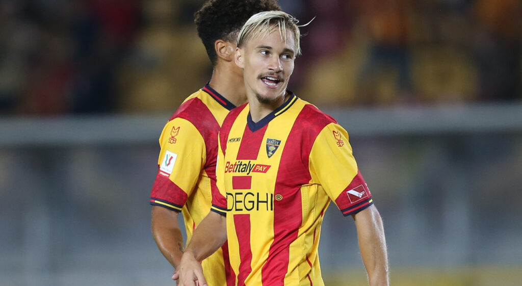 Almqvist con la maglia del Lecce