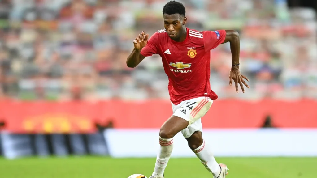 Fosu-Mensah con la maglia del Manchester United