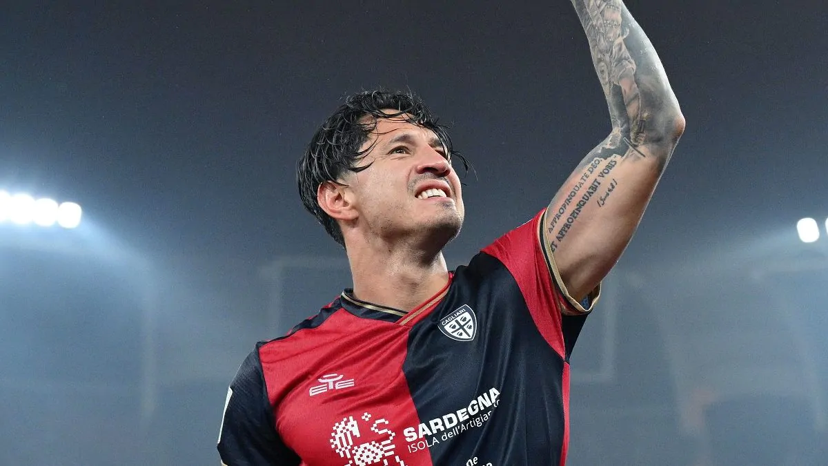 Lapadula con la maglia del Cagliari