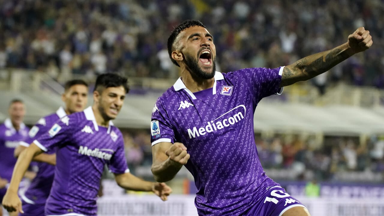 Nico Gonzalez con la maglia della Fiorentina