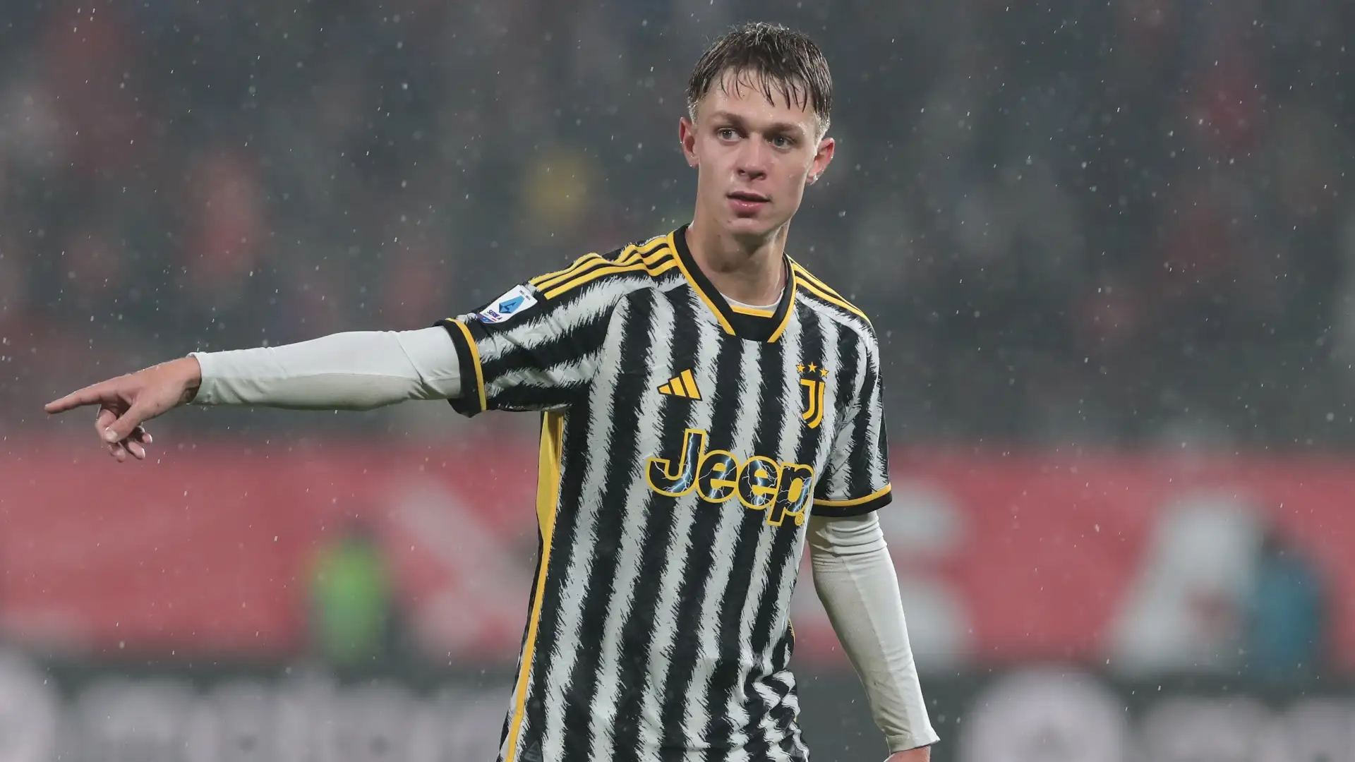 Nicolussi Caviglia con la maglia della Juventus