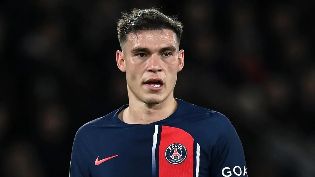 Ugarte con la maglia del PSG