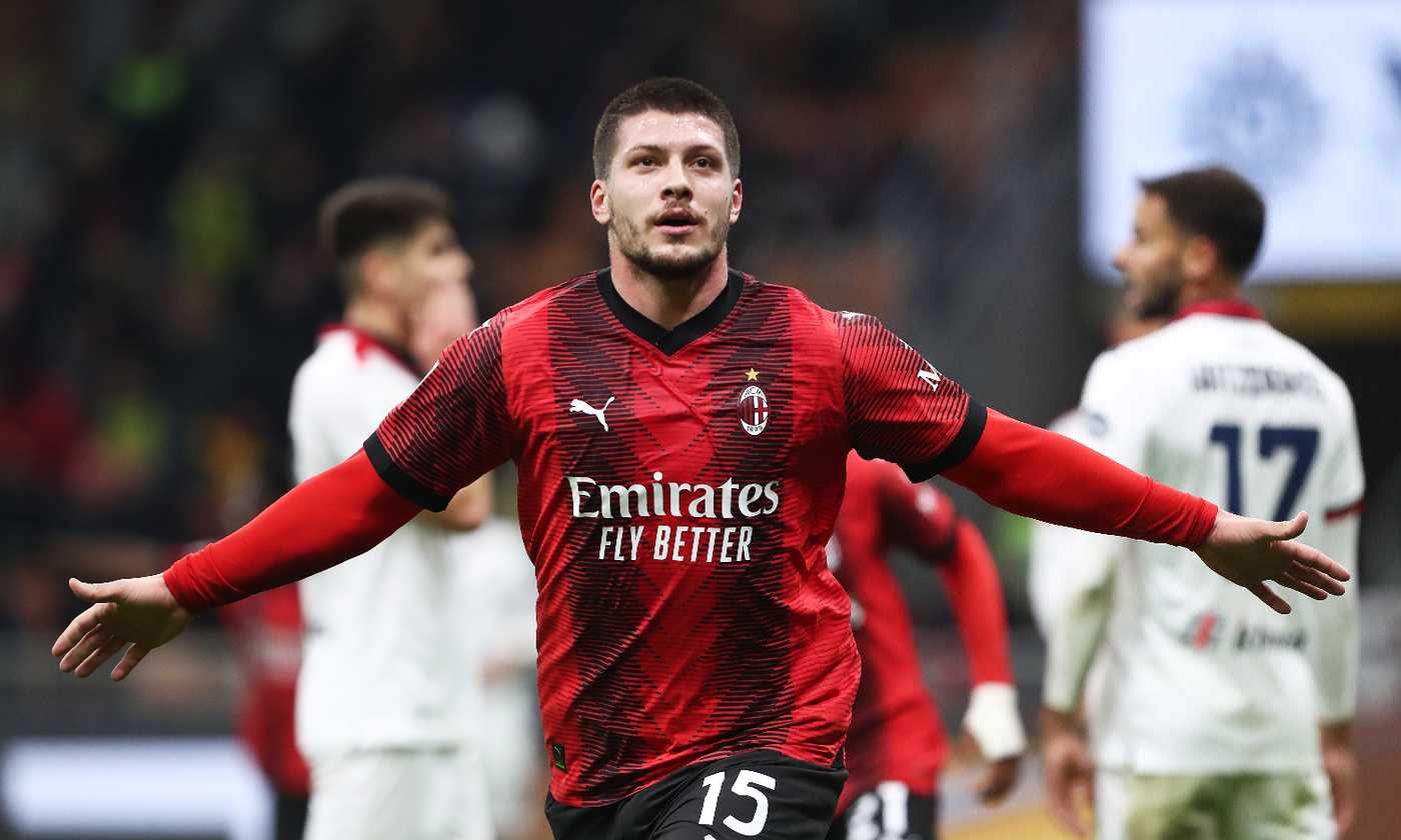 Jovic con la maglia del Milan