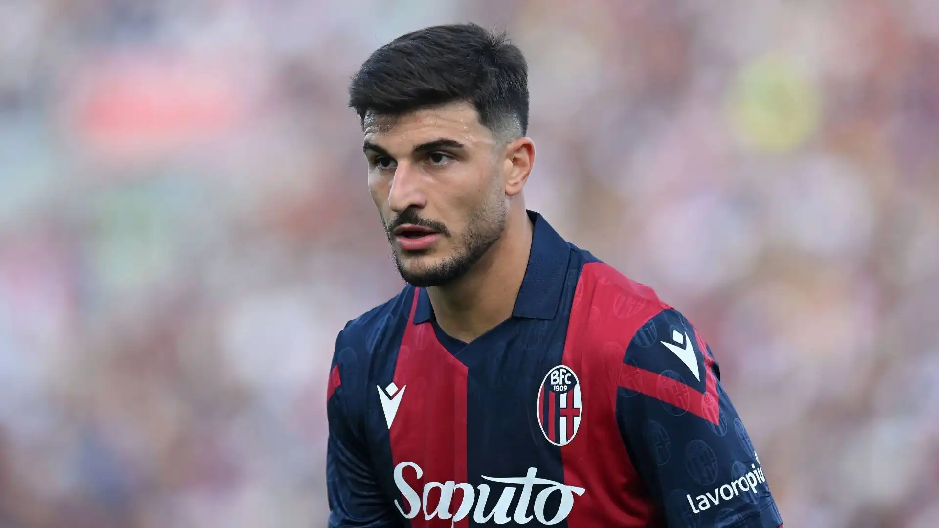 Riccardo Orsolini con la maglia del Bologna